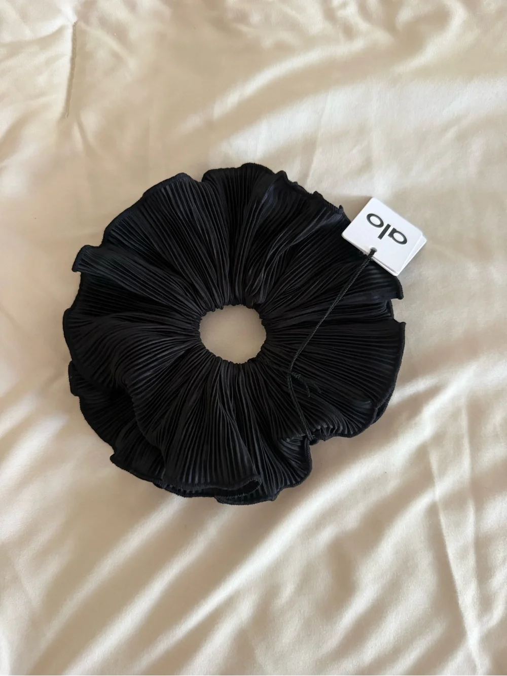 ALO Yoga Black Pleated Ruffle Hair Scrunchie